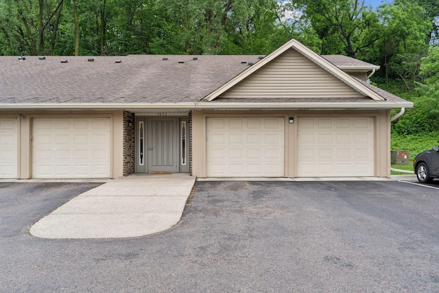 1573 Cohansey St Unit 205, Saint Paul, MN 55117 - multi unit property featuring roof with shingles