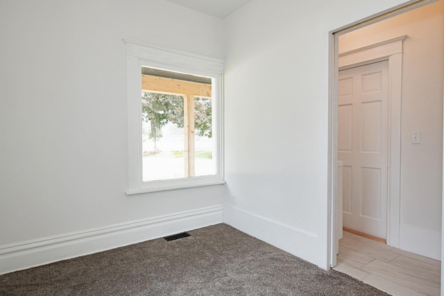 322 Jefferson St, Caledonia, MN 55921 - empty room featuring light colored carpet