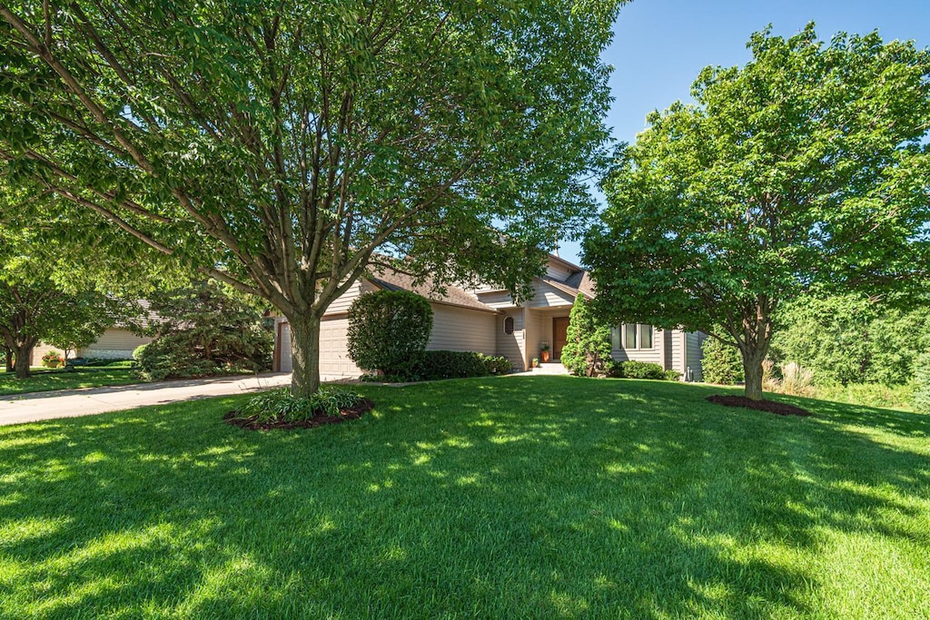 1084 Stein Dr, Waconia, MN 55387 - photo 1