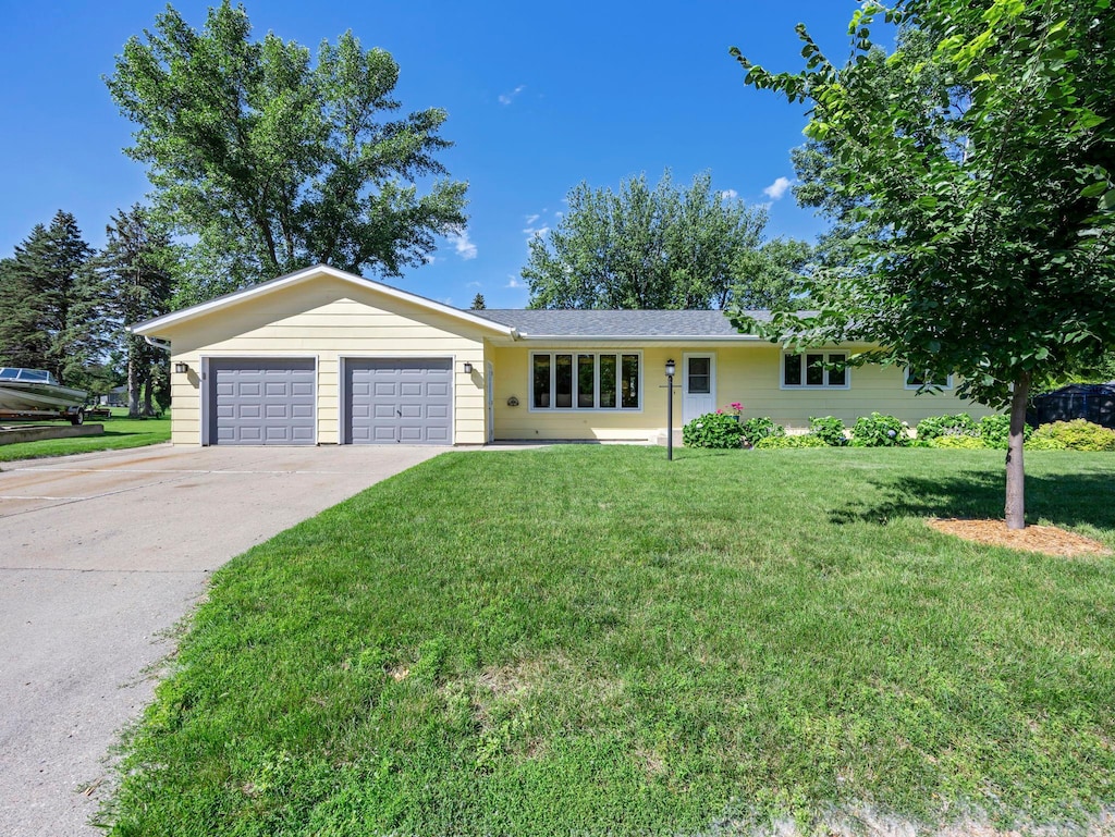 326 Circle Dr SW, Hutchinson, MN 55350 - photo 1