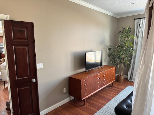716 Northridge Way W, Fargo, ND 58078 - living room with dark wood-type flooring, crown molding, and a textured ceiling
