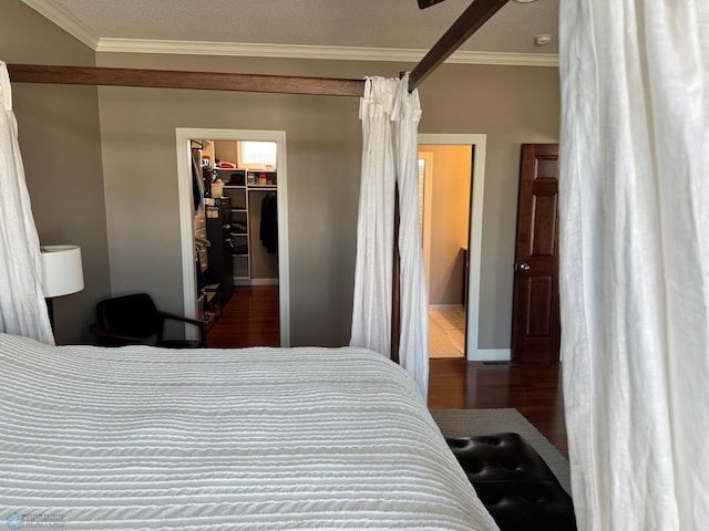 716 Northridge Way W, Fargo, ND 58078 - bedroom with crown molding, wood finished floors, a spacious closet, and a closet