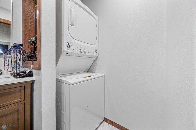 2440 15th St S Unit B14, Fargo, ND 58103 - laundry area featuring stacked washer / drying machine