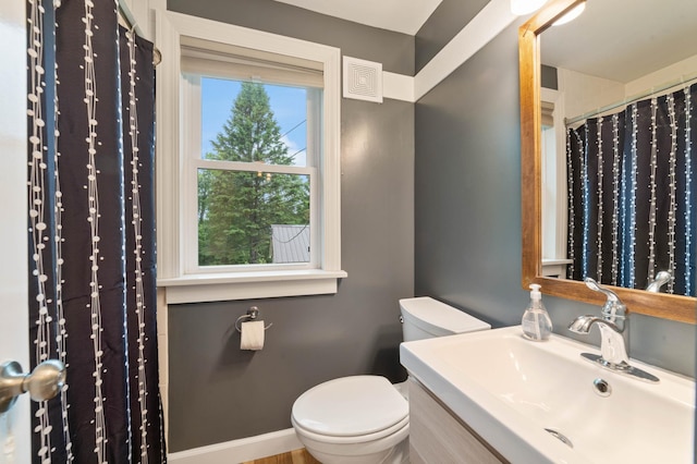 1921 Minneapolis Ave, Duluth, MN 55803 - bathroom featuring toilet and vanity