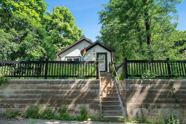 610 34th Ave N, Minneapolis, MN 55412 - back of property featuring stairs