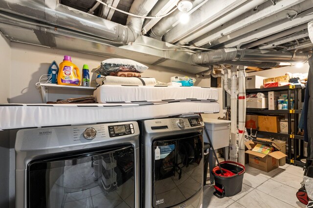 610 34th Ave N, Minneapolis, MN 55412 - laundry room with washer and dryer