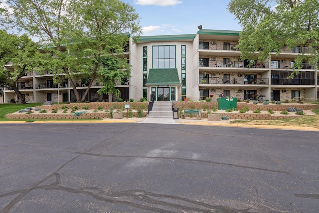 10501 Cedar Lake Rd Unit 515, Minnetonka, MN 55305 - view of building exterior