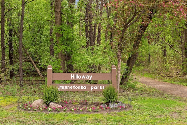 10501 Cedar Lake Rd Unit 515, Minnetonka, MN 55305 - community sign featuring a forest view
