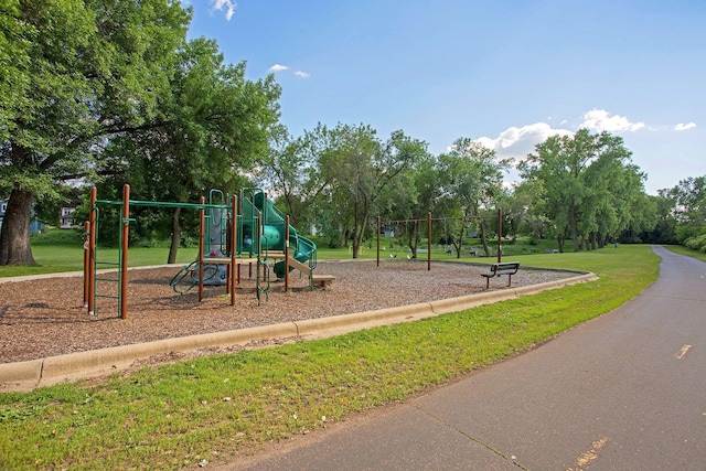 10501 Cedar Lake Rd Unit 515, Minnetonka, MN 55305 - community play area featuring a yard and view of wooded area