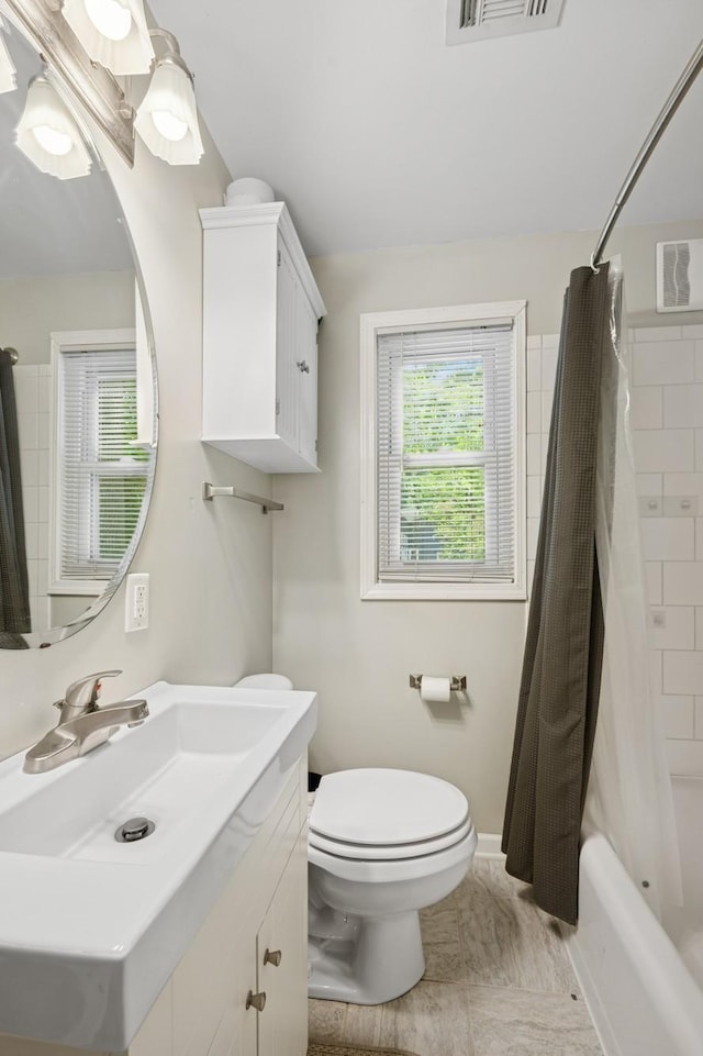 2900 Tuxedo Blvd, Mound, MN 55364 - bathroom featuring vanity and shower / tub combo with curtain