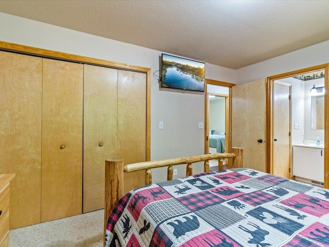 31591 Summer Dr, Breezy Point, MN 56472 - bedroom with carpet flooring, a closet, connected bathroom, and a textured ceiling