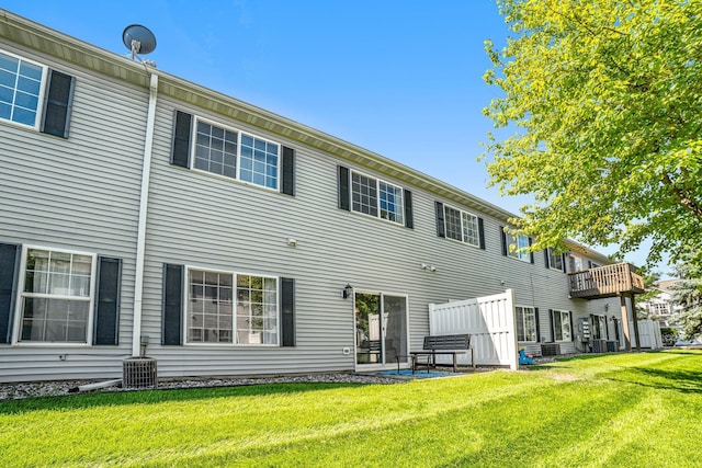 1343 Yorkshire Ln, Shakopee, MN 55379 - back of house with a yard