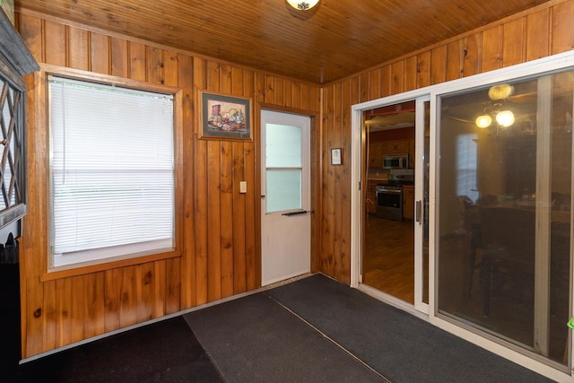 2246 Vivian Ln, Saint Paul, MN 55119 - view of unfurnished sunroom