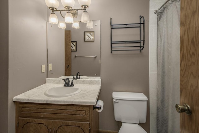 2246 Vivian Ln, Saint Paul, MN 55119 - full bath featuring vanity, a shower with shower curtain, and a chandelier