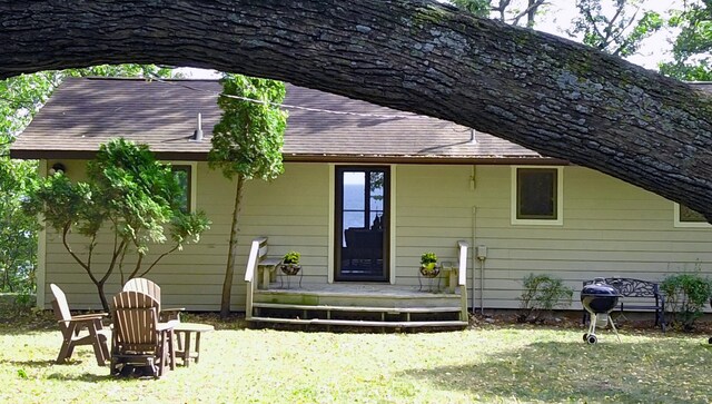 20758 Pike Ave, Aitkin, MN 56431 - back of property with a lawn and roof with shingles