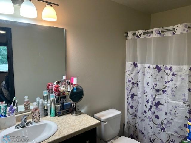 959 29th Ave W, West Fargo, ND 58078 - full bath featuring vanity and a shower with shower curtain