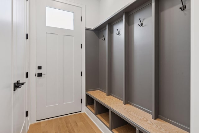 2084 Palace Ave, Saint Paul, MN 55105 - mudroom with light wood-type flooring