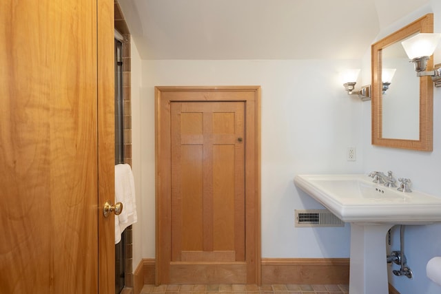 2554 Lake Of The Isles Pkwy, Minneapolis, MN 55405 - photo 33
