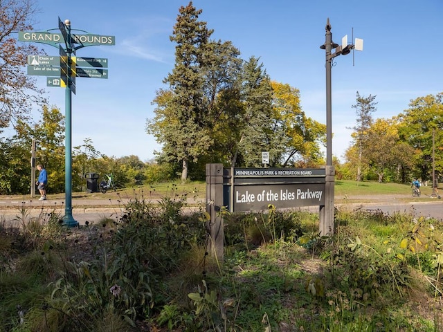 2320 Humboldt Ave S, Minneapolis, MN 55405 - view of community sign