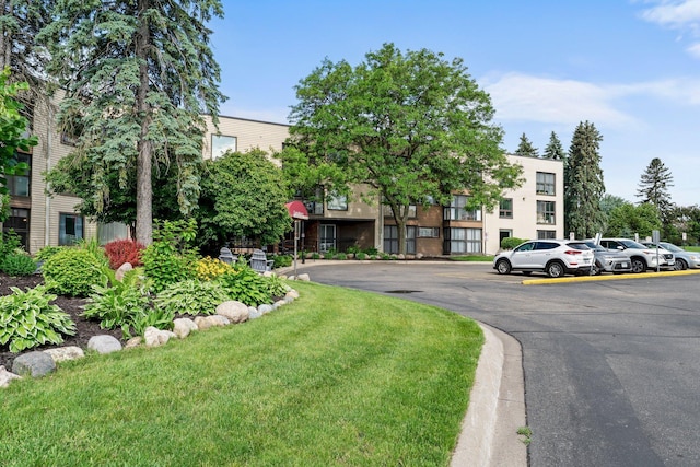 2485 Canabury Dr Unit 112, Little Canada, MN 55117 - view of building exterior with uncovered parking