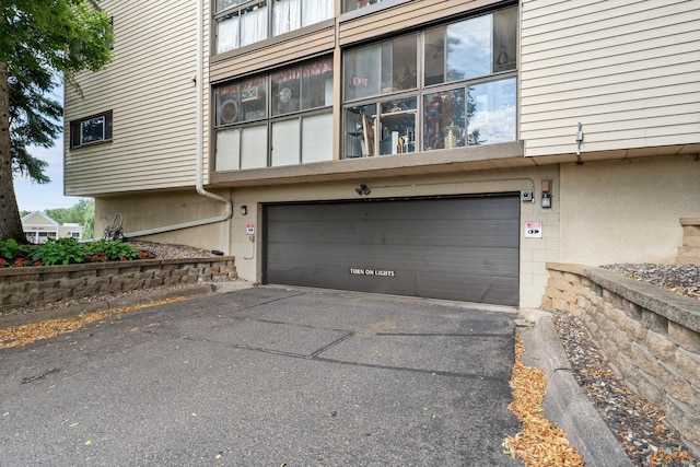 2485 Canabury Dr Unit 112, Little Canada, MN 55117 - garage with driveway
