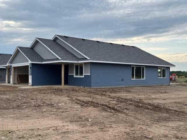 7238 Hawthorne Ct, North Branch, MN 55056 - view of side of property featuring an attached garage