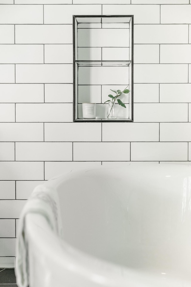 784 Fairview Ave N, Saint Paul, MN 55104 - bathroom view of a tub to relax in