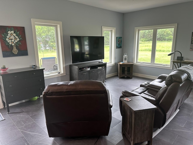 19 Sandbar Rd, Tracy, MN 56175 - living room with baseboards