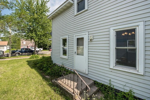610 2nd St SW, Wadena, MN 56482 - view of side of property with a lawn