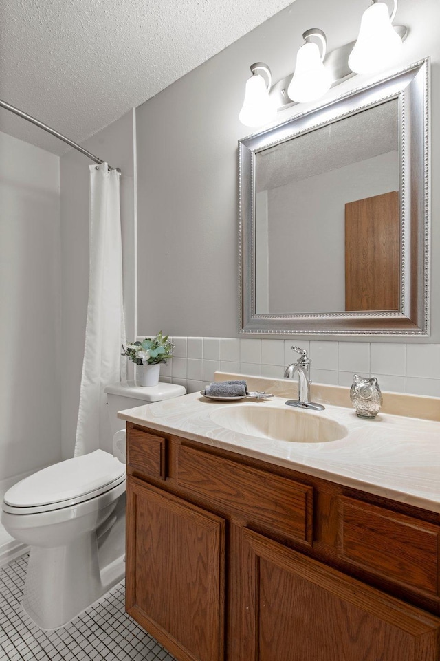 4 Pine Tree Dr Unit 218, Arden Hills, MN 55112 - bathroom with vanity, a textured ceiling, tile patterned flooring, and a shower with curtain