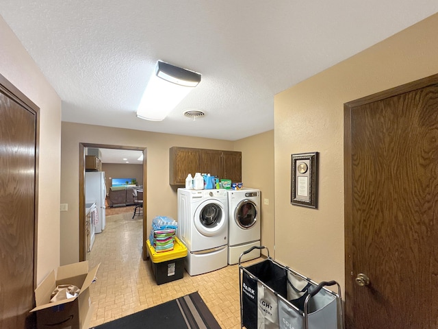 3033 Redwood Ave, Slayton, MN 56172 - laundry room featuring washing machine and dryer and a textured ceiling