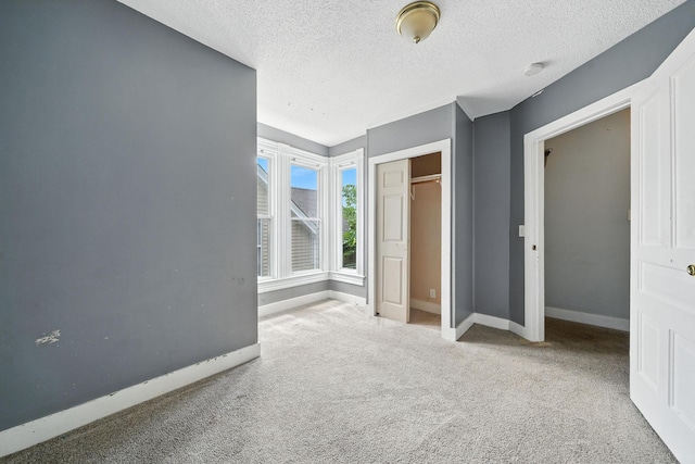 870 Clark St, Saint Paul, MN 55130 - unfurnished bedroom featuring carpet floors, a textured ceiling, and a closet