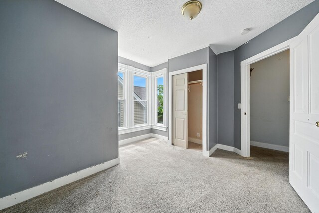870 Clark St, Saint Paul, MN 55130 - unfurnished bedroom featuring carpet floors, a textured ceiling, and a closet