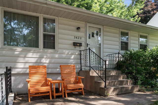 3420 Parkview Blvd, Robbinsdale, MN 55422 - property entrance