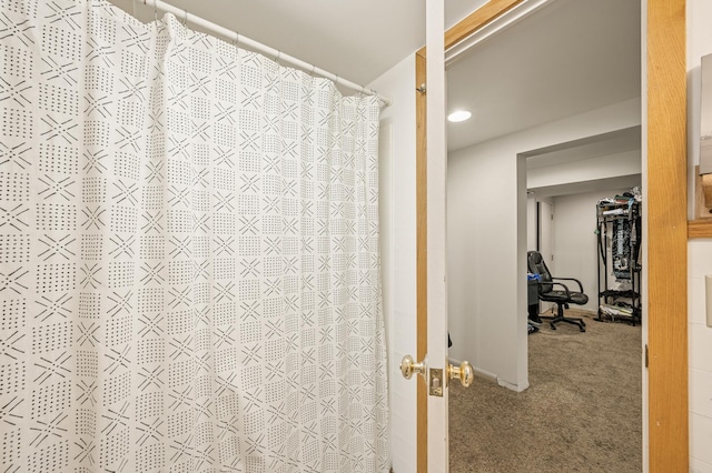 3420 Parkview Blvd, Robbinsdale, MN 55422 - full bathroom featuring a shower with shower curtain and baseboards
