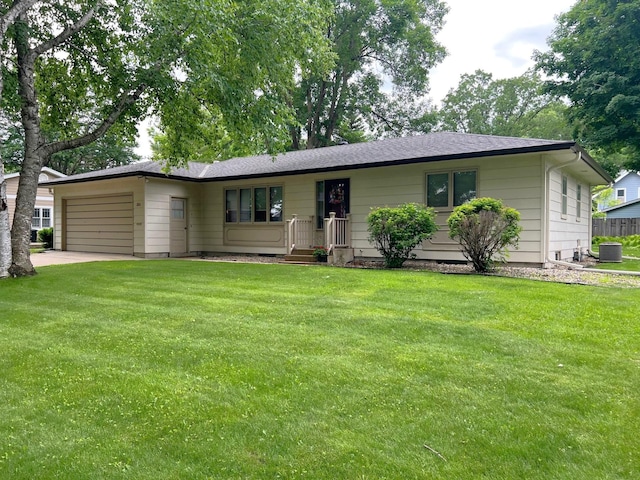 1804 7th St SW, Willmar, MN 56201 - ranch-style home with an attached garage and a front yard
