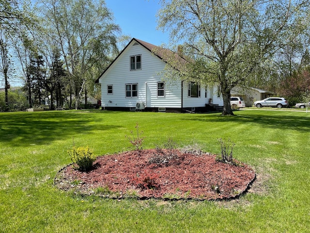 912 3rd St NE, Roseau, MN 56751 - view of side of property with a yard