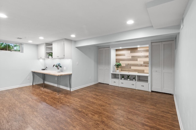 6045 Oakland Ave, Minneapolis, MN 55417 - bar featuring wood finished floors and recessed lighting