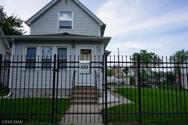 653 Thomas Ave, Saint Paul, MN 55104 - view of front of house with entry steps