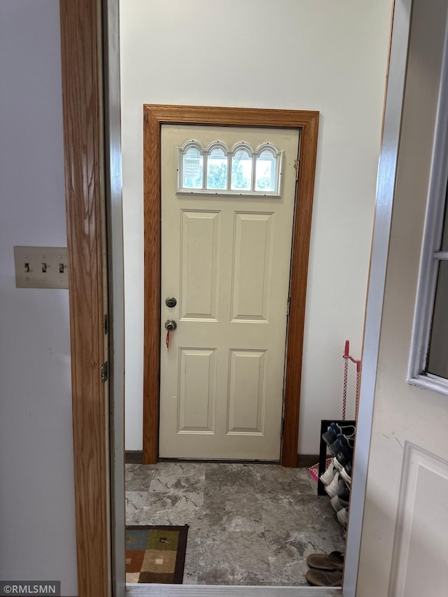 653 Thomas Ave, Saint Paul, MN 55104 - view of foyer entrance