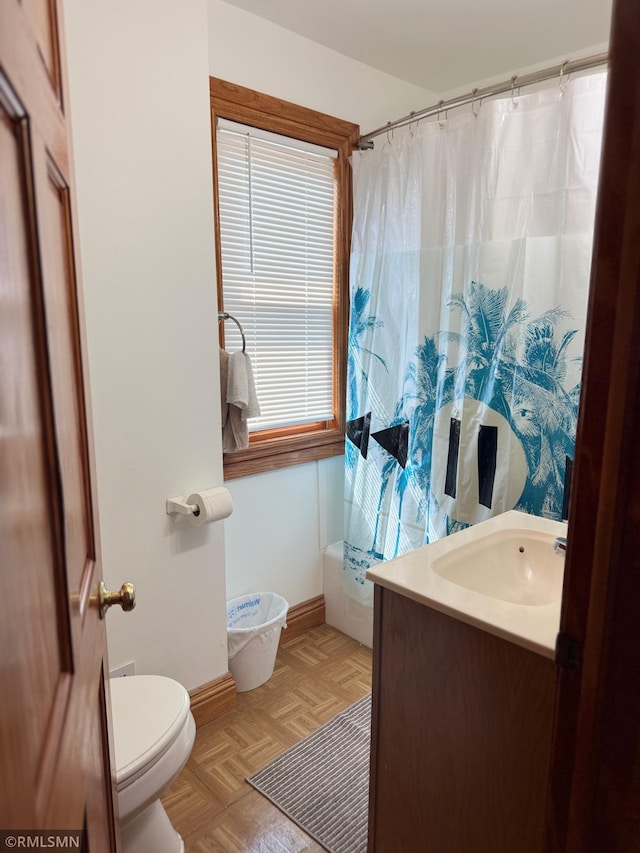 653 Thomas Ave, Saint Paul, MN 55104 - full bath featuring toilet and vanity