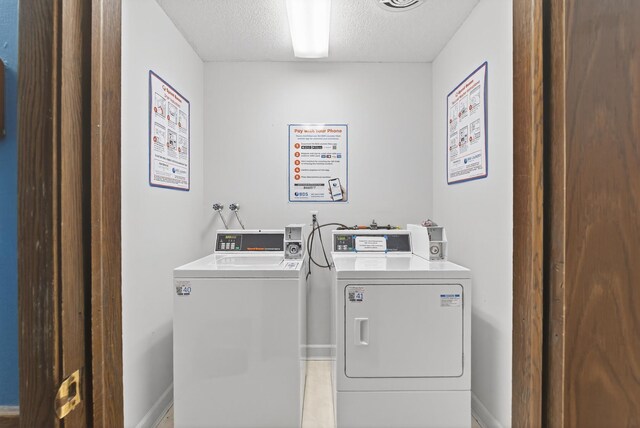 4371 Wilshire Blvd Unit 107, Mound, MN 55364 - laundry area featuring washing machine and clothes dryer and a textured ceiling