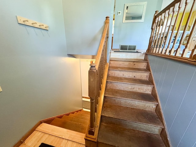 1908 Summit Ave, Worthington, MN 56187 - view of stairway