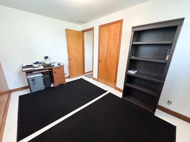 1908 Summit Ave, Worthington, MN 56187 - unfurnished office featuring baseboards
