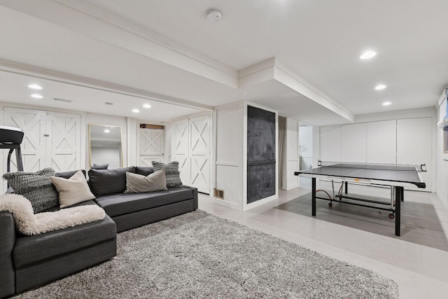 10301 Brunswick Cir, Bloomington, MN 55438 - living area featuring recessed lighting