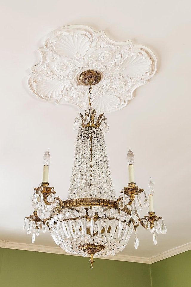 11 Summit Ct Unit 11, Saint Paul, MN 55102 - detailed view of a chandelier and crown molding