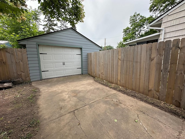 434 Rose Ave E, Saint Paul, MN 55130 - detached garage featuring concrete driveway