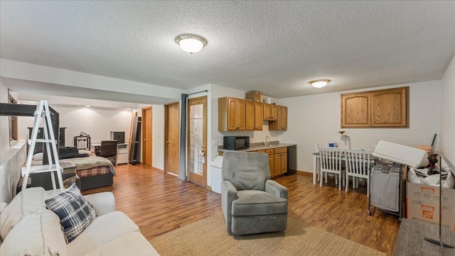 539 Deer Ridge Ln S, Maplewood, MN 55119 - living room featuring light wood-type flooring and a textured ceiling