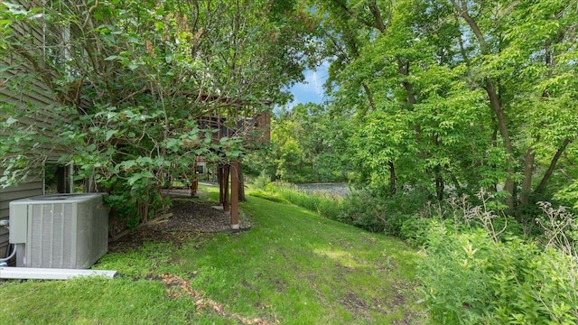 539 Deer Ridge Ln S, Maplewood, MN 55119 - view of grassy yard
