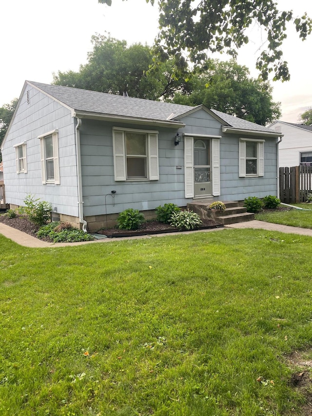 6916 Russell Ave S, Richfield, MN 55423 - view of front of property featuring a shingled roof and a front yard